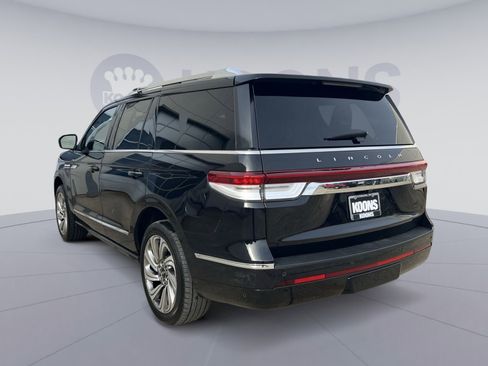 Used 2023 Lincoln Navigator Reserve image 4