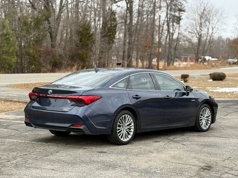 Used 2019 Toyota Avalon Limited image 4