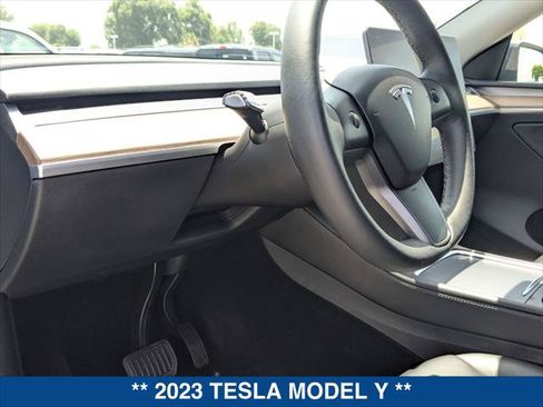 Used 2023 Tesla Model Y Long Range AWD/4WD image 12
