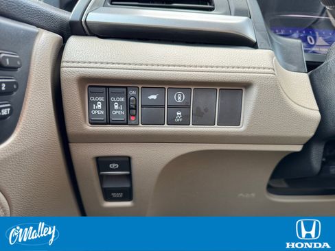 Certified 2024 Honda Odyssey EX-L image 18