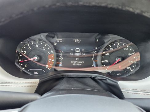 Used 2019 Jeep Cherokee Trailhawk image 12