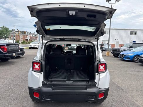 Used 2020 Jeep Renegade Latitude w/ Cold Weather Group AWD/4WD image 9