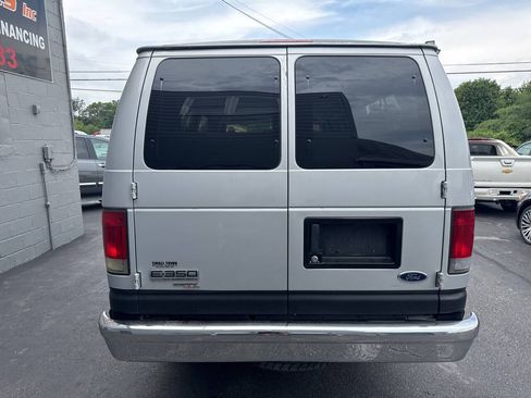 Used 2006 Ford E-350 and Econoline 350 XLT RWD image 7