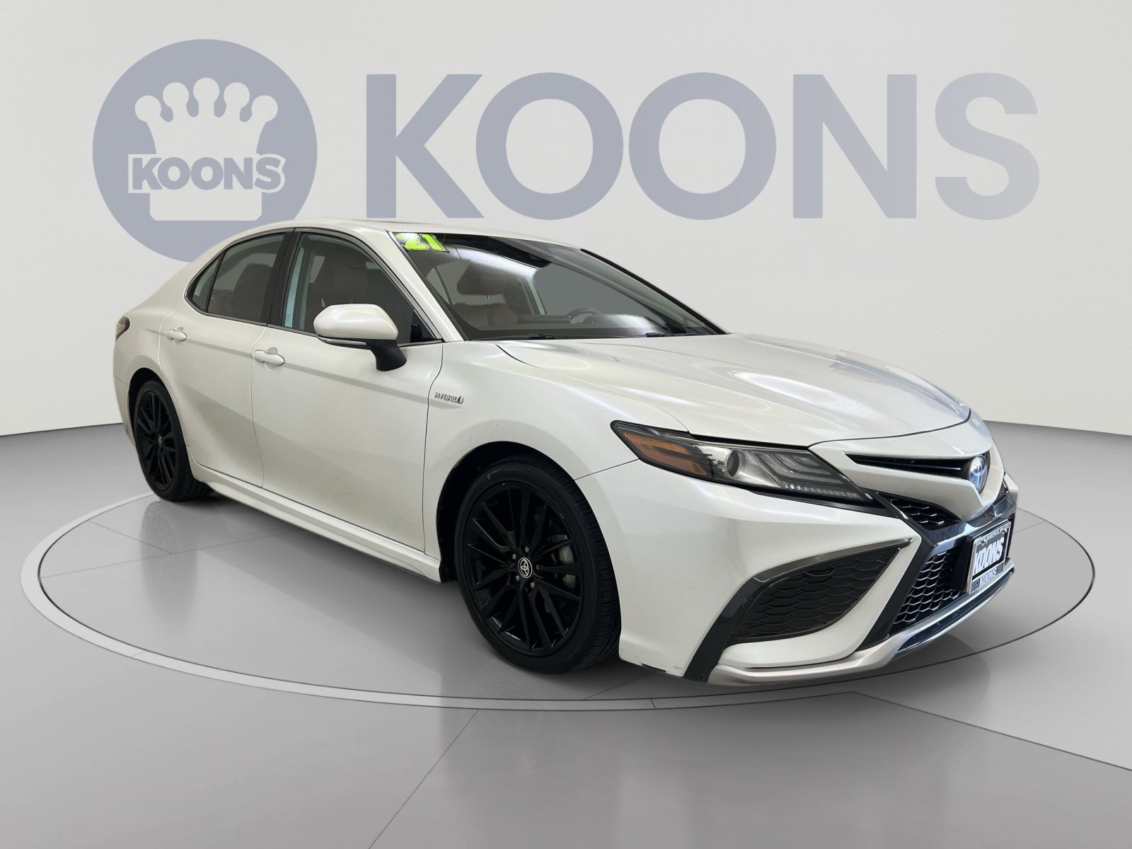 Used 2021 Toyota Camry XSE FWD image 2