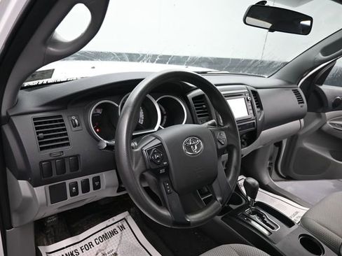 Used 2015 Toyota Tacoma Base image 10