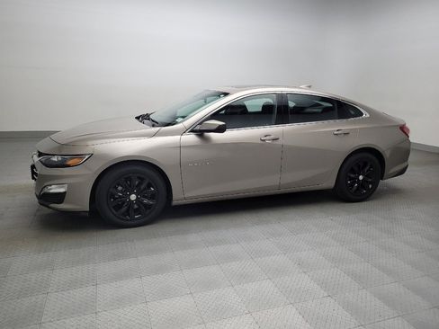 Used 2022 Chevrolet Malibu LT image 2