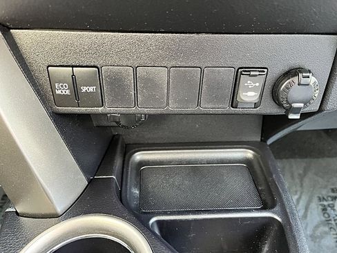 Used 2015 Toyota RAV4 XLE AWD/4WD image 22