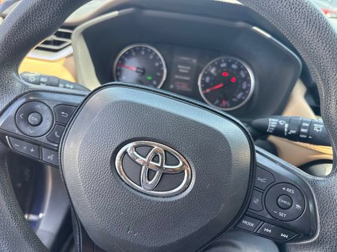 Used 2020 Toyota RAV4 XLE FWD image 8