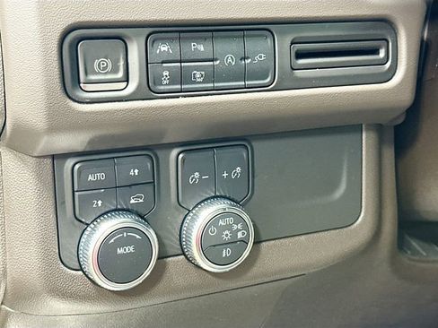 Used 2022 GMC Yukon SLT w/ SLT Premium Package AWD/4WD image 12