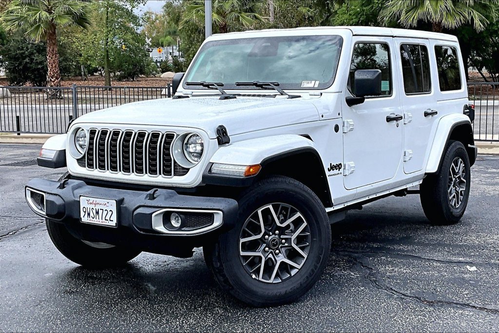 Used 2026 Jeep Wrangler Unlimited Sahara AWD/4WD image 2