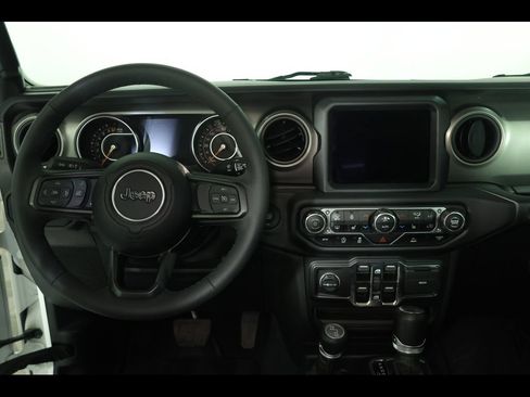 Used 2023 Jeep Gladiator Sport AWD/4WD image 14