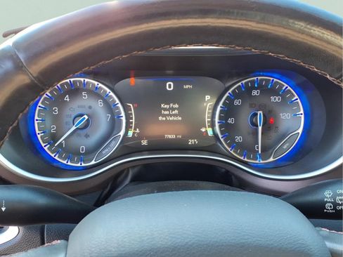 Used 2019 Chrysler Pacifica Touring-L Plus image 25