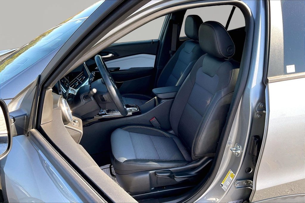 Used 2025 Chevrolet Trax LT w/ Driver Confidence Package FWD image 23