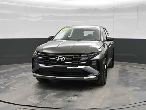 Certified 2025 Hyundai Tucson SE FWD image 3