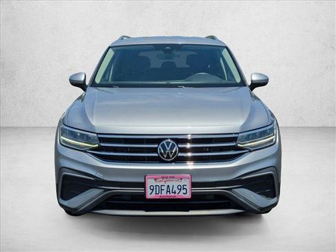 Used 2022 Volkswagen Tiguan SE FWD image 2
