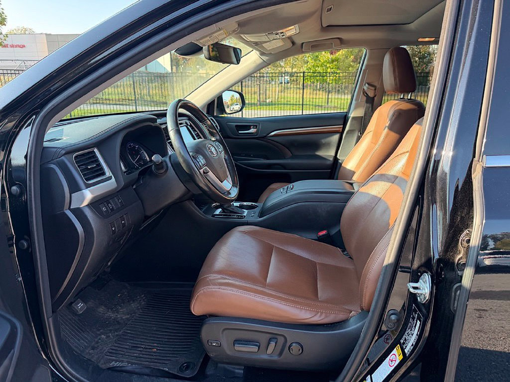 Used 2018 Toyota Highlander Limited AWD/4WD image 9