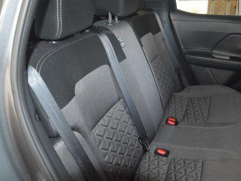 Used 2025 Nissan Kicks SV AWD/4WD image 17