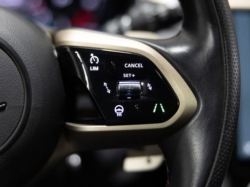 Used 2023 Jaguar F-PACE SVR image 20