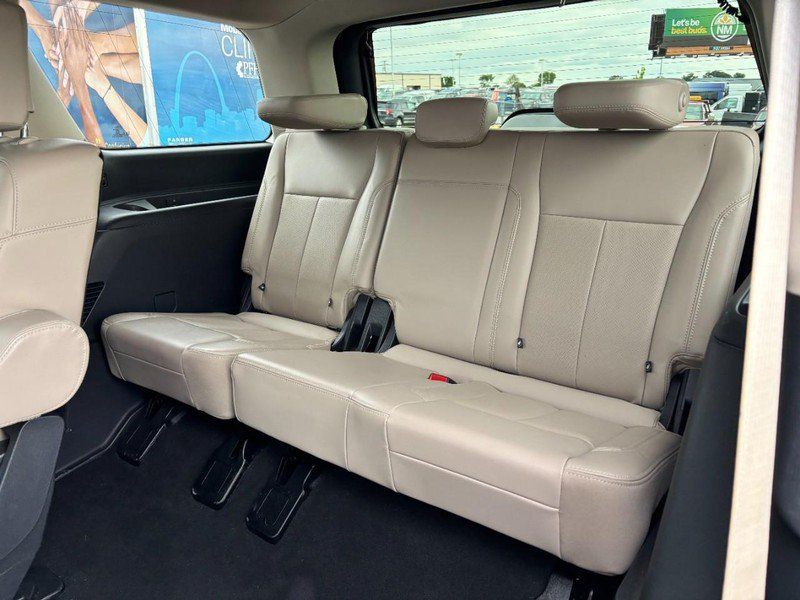Used 2024 Ford Expedition XLT AWD/4WD image 13