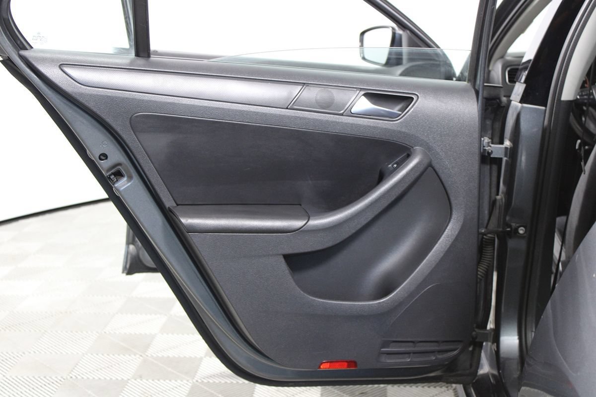 Used 2011 Volkswagen Jetta SE FWD image 16