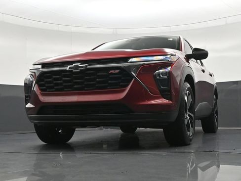 Used 2025 Chevrolet Trax RS FWD image 30