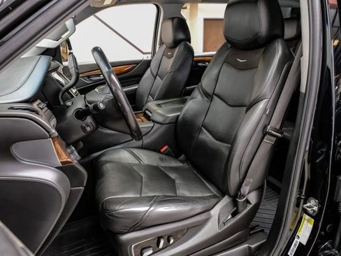 Used 2019 Cadillac Escalade Premium Luxury image 40