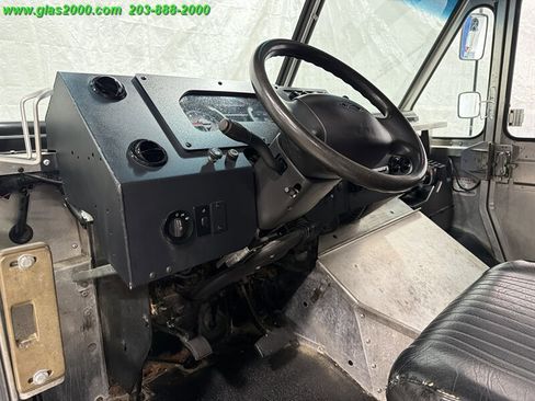 Used 2014 Ford E-350 and Econoline 350 Super Duty w/ A/C Prep Package RWD image 3