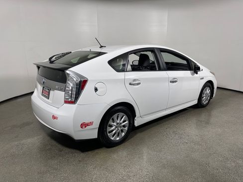 Used 2015 Toyota Prius Prime Plug-In Hybrid FWD image 3
