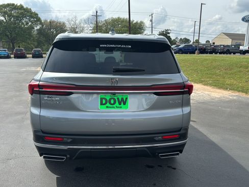 Used 2025 Buick Enclave Preferred image 5