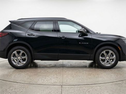 Used 2025 Chevrolet Blazer LT image 11