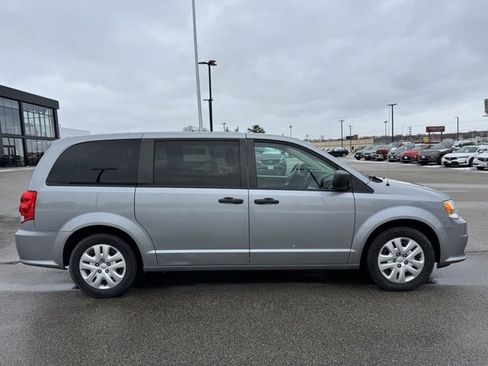 Used 2019 Dodge Grand Caravan SE w/ UConnect Hands-Free Group image 31