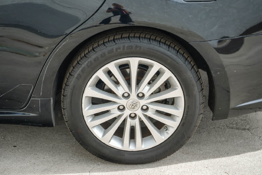 Used 2014 Toyota Avalon XLE Touring w/ Preferred Accessory Package FWD image 10