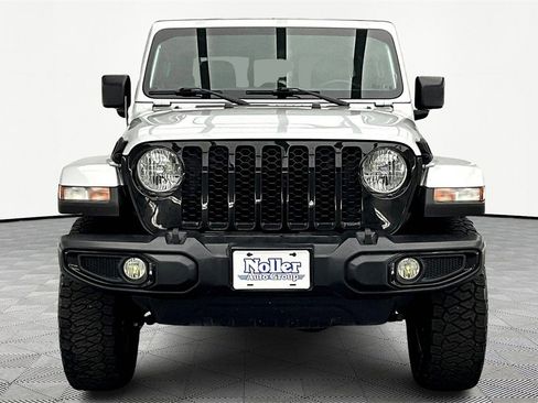 Used 2022 Jeep Gladiator Willys image 3