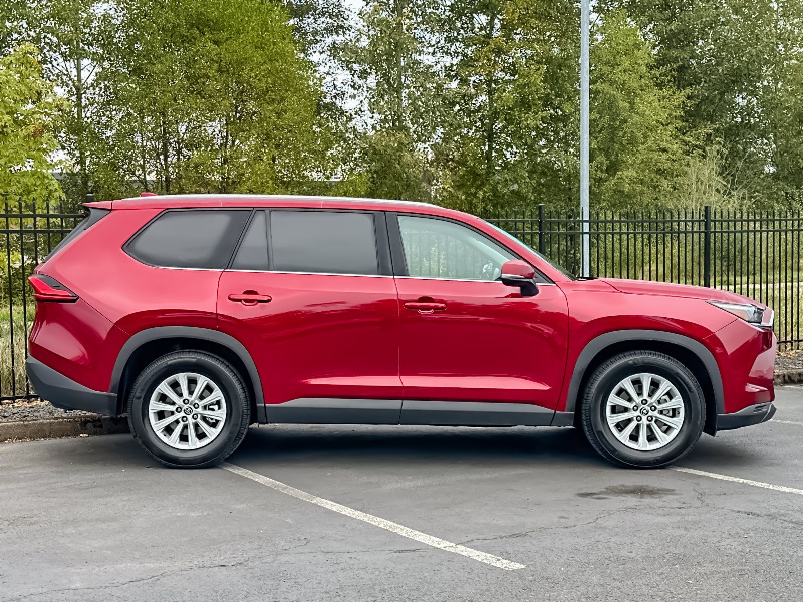 Used 2024 Toyota Grand Highlander AWD Hybrid image 2