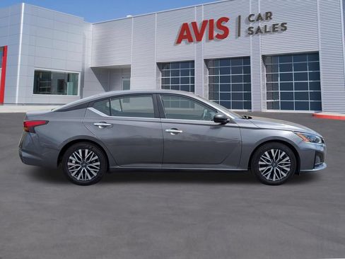 Used 2025 Nissan Altima 2.5 SV FWD image 5