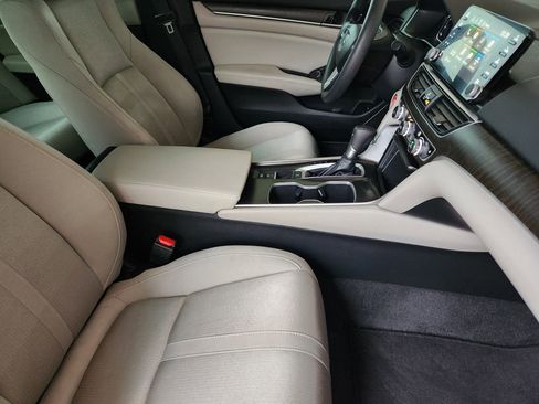 Used 2018 Honda Accord EX image 13