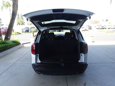 Certified 2023 GMC Acadia SLE w/ Driver Convenience Package FWD image 35