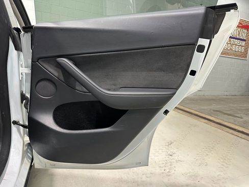 Used 2023 Tesla Model Y Long Range AWD/4WD image 14