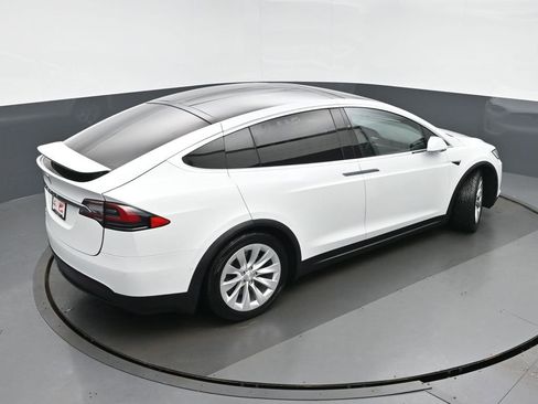 Used 2018 Tesla Model X 75D image 33