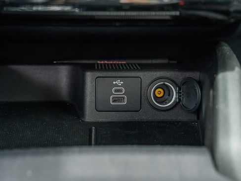 Used 2025 Ford Escape ST-Line w/ Tech Pack #1 FWD image 32