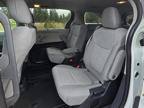 Used 2022 Toyota Sienna LE image 26