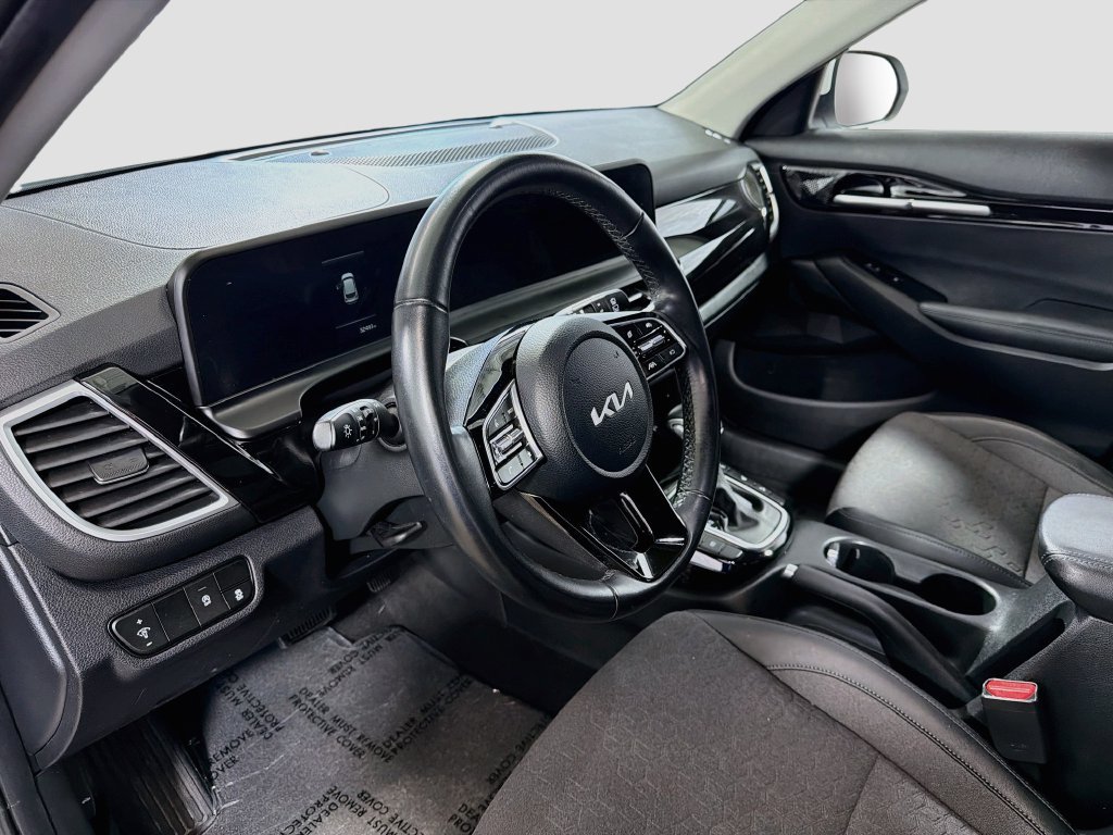 Used 2025 Kia Seltos S AWD/4WD image 11