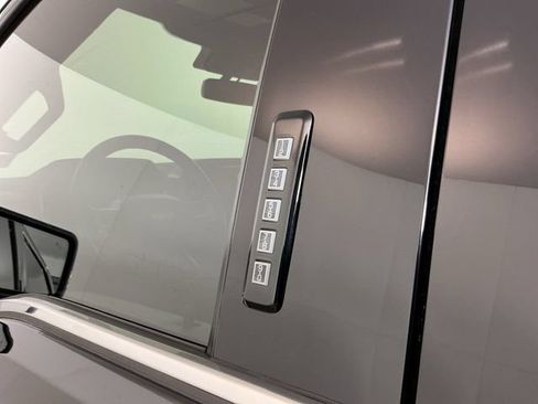 Used 2022 Ford F150 Platinum AWD/4WD image 14