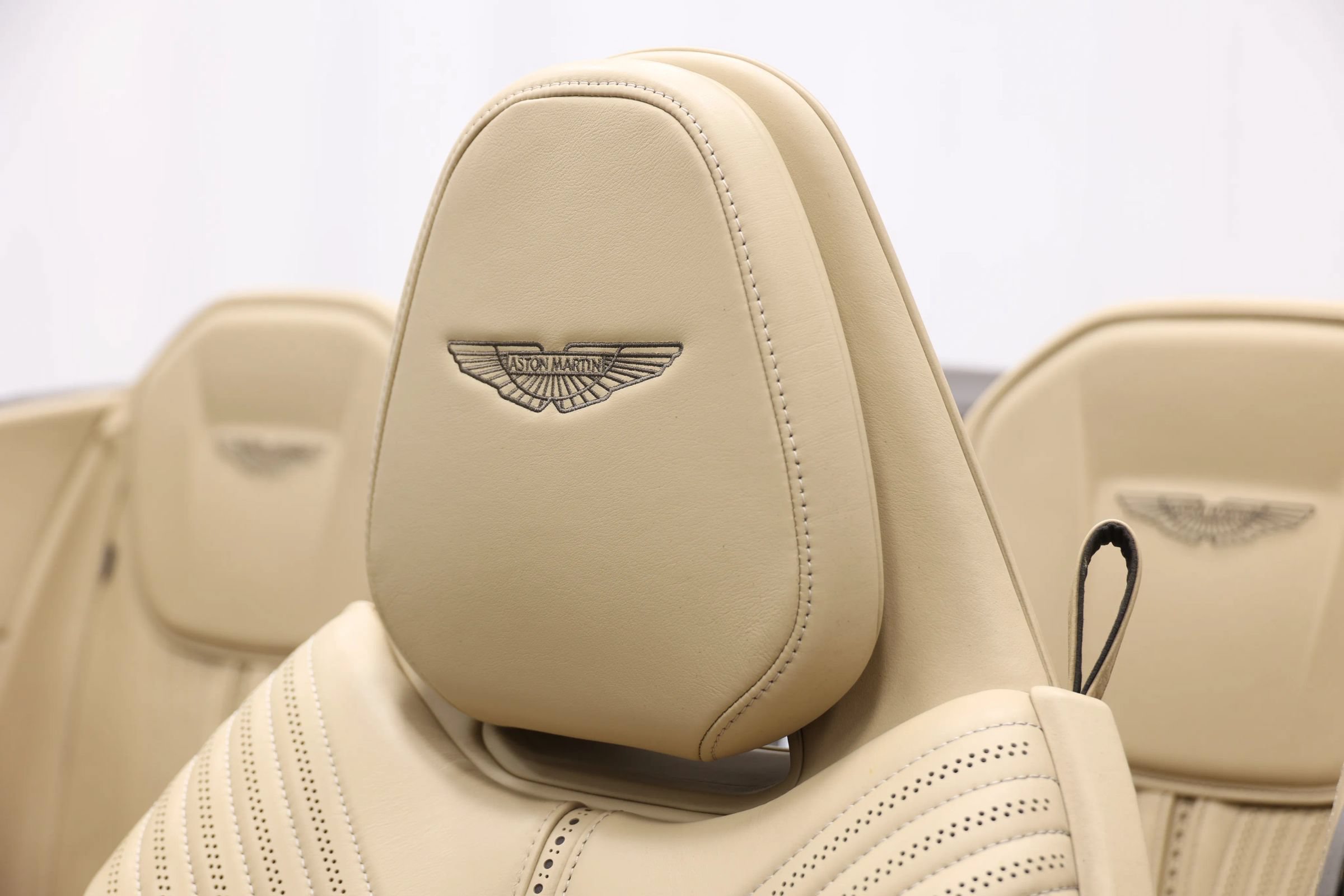 Used 2019 Aston Martin DB11 Volante RWD image 19
