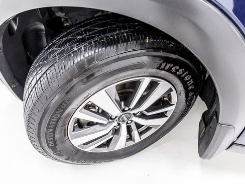 Used 2022 Nissan Pathfinder SL w/ Lighting Package (N92) FWD image 11