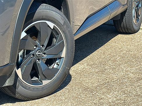 Used 2025 Nissan Rogue SV FWD image 3
