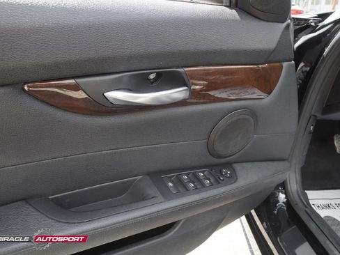 Used 2011 BMW Z4 sDrive35i image 16