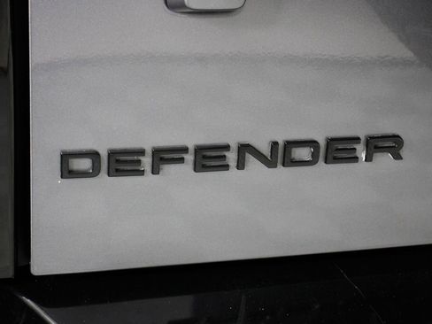 Used 2023 Land Rover Defender 110 S image 19