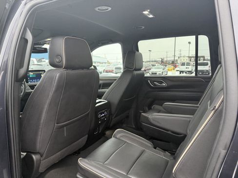 Used 2023 Chevrolet Suburban Premier image 39