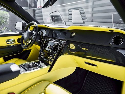 Used 2022 Rolls-Royce Cullinan Black Badge w/ Dark Exterior Package image 49